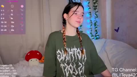 Snapshot of little_teya chatting on October 16, 11:13 am little Teya online show from October 16, 11:13 am