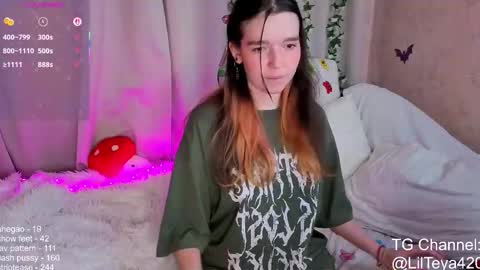 Snapshot of little_teya chatting on October 4, 6:45 pm little Teya online show from October 4, 6:45 pm
