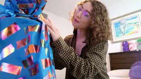 littledeathtrap online show from December 16, 8:04 pm