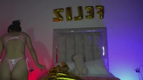 littlee_emma_ online show from February 22, 4:02 am