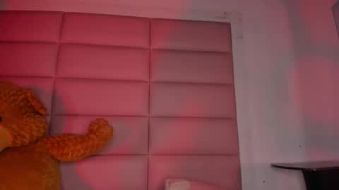 littlee_emma_ online show from November 22, 12:13 am