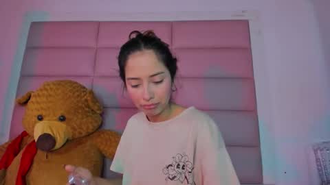 littlee_emma_ online show from December 23, 5:44 am