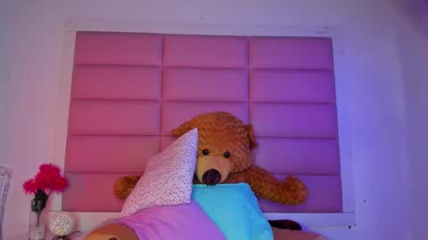 littlee_emma_ online show from January 8, 3:21 am