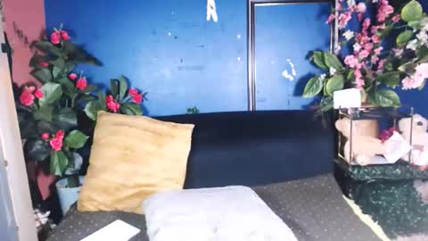 littleindianmilf online show from March 11, 9:57 am