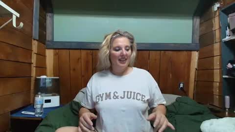 lisanixs online show from February 4, 5:05 pm