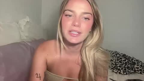 Marciabrady online show from September 29, 8:36 pm