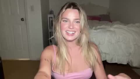 Marciabrady online show from October 17, 4:48 am