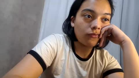 Snapshot of littlemelii chatting on September 17, 3:59 am Melia online show from September 17, 3:59 am