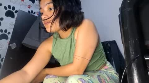Snapshot of littlemelii chatting on October 13, 4:37 am Melia online show from October 13, 4:37 am