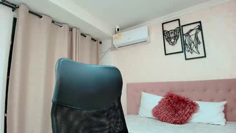 Sarahs Room online show from November 30, 9:52 pm