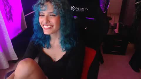 Snapshot of littlenami_ chatting on October 25, 9:43 pm LAUREN online show from October 25, 9:43 pm