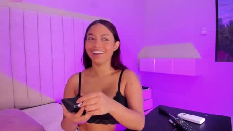 im olivia IG littleolivia01 online show from October 4, 1:28 pm