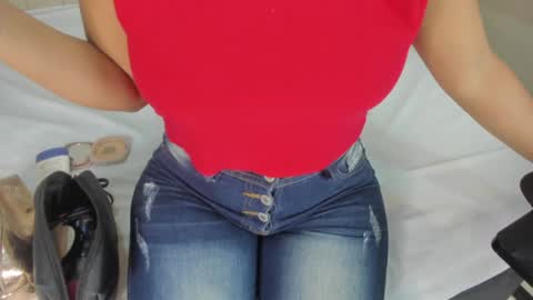 im olivia IG littleolivia01 online show from January 31, 1:23 pm