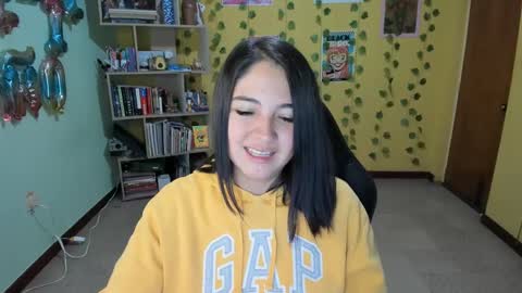 Snapshot of littleprety6969 chatting on February 22, 5:12 am Mia online show from February 22, 5:12 am