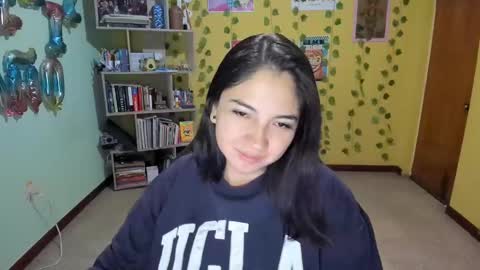 Snapshot of littleprety6969 chatting on March 2, 11:28 pm Mia online show from March 2, 11:28 pm
