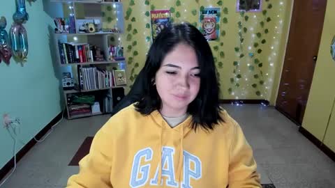 Snapshot of littleprety6969 chatting on January 13, 1:23 am Mia online show from January 13, 1:23 am