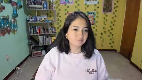 Snapshot of littleprety6969 chatting on February 17, 1:47 am Mia online show from February 17, 1:47 am