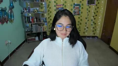 Snapshot of littleprety6969 chatting on January 20, 2:01 am Mia online show from January 20, 2:01 am
