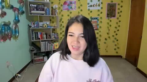Snapshot of littleprety6969 chatting on February 17, 1:00 pm Mia online show from February 17, 1:00 pm