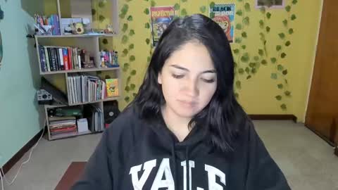 Snapshot of littleprety6969 chatting on February 10, 1:03 am Mia online show from February 10, 1:03 am