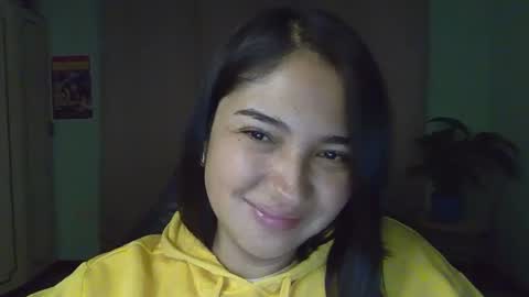 Snapshot of littleprety6969 chatting on October 4, 5:46 am Mia online show from October 4, 5:46 am