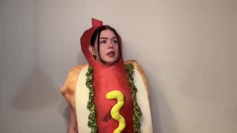 Little Sugar Pea  online show from October 31, 7:18 pm