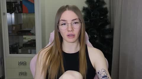 Snapshot of littlevildevil chatting on December 28, 12:24 pm Eliana online show from December 28, 12:24 pm