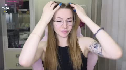 Snapshot of littlevildevil chatting on February 8, 8:42 am Eliana online show from February 8, 8:42 am
