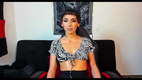 Snapshot of liu_mystik chatting on February 11, 3:18 am Liu help me to reach 100 thumps up daddy online show from February 11, 3:18 am