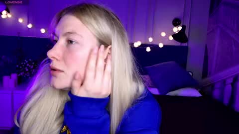 Snapshot of liv_fay chatting on March 2, 7:41 pm Liv 3 online show from March 2, 7:41 pm