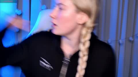 Snapshot of liv_fay chatting on February 19, 1:50 pm Liv 3 online show from February 19, 1:50 pm