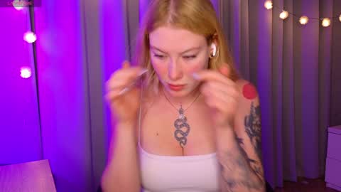 Snapshot of liv_fay chatting on February 4, 1:38 pm Liv 3 online show from February 4, 1:38 pm