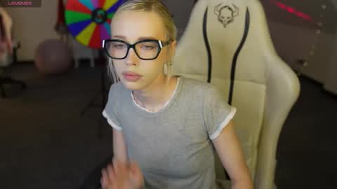 Sheryl online show from December 5, 12:28 pm