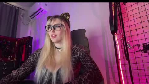 Liya Ray online show from May 5, 4:10 pm
