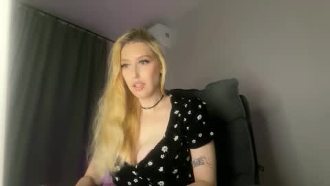 Snapshot of liya_ray chatting on October 7, 4:33 pm Liya Ray online show from October 7, 4:33 pm