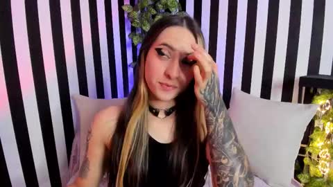Snapshot of liz_goth chatting on October 6, 1:39 pm Liz online show from October 6, 1:39 pm