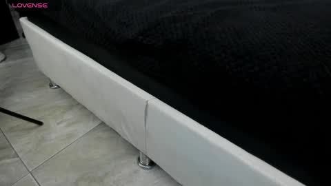 Liz  online show from February 17, 12:05 pm