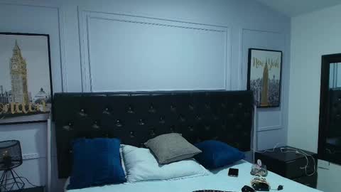 Lizz  online show from February 19, 12:00 pm