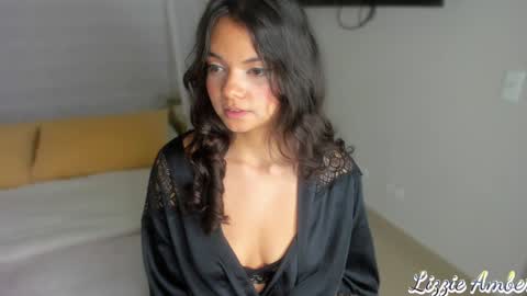 lizzieamber online show from December 10, 6:22 am