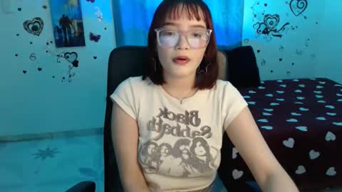 Snapshot of lizzyroses chatting on February 24, 12:24 pm Elizabeth but call me Lizz online show from February 24, 12:24 pm