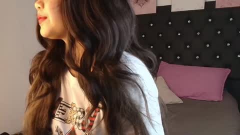 lola_benneth online show from December 19, 2:05 am