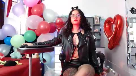 Snapshot of lola_fiery chatting on February 7, 8:53 pm lola_fiery online show from February 7, 8:53 pm