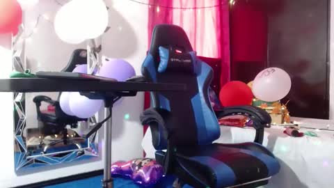 Snapshot of lola_fiery chatting on February 12, 2:33 pm lola_fiery online show from February 12, 2:33 pm
