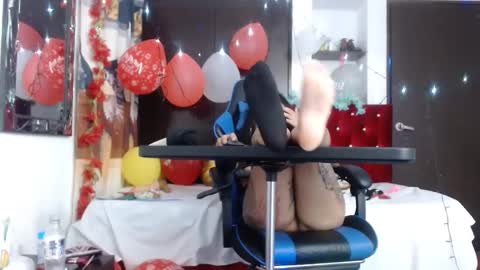 Snapshot of lola_fiery chatting on December 10, 11:51 pm lola_fiery online show from December 10, 11:51 pm