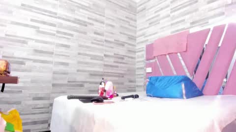 Lola online show from March 5, 11:17 am