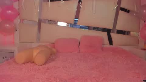 Snapshot of lola_js chatting on October 17, 10:02 pm lola_js online show from October 17, 10:02 pm