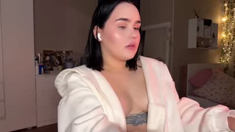 lola_razee online show from July 2, 11:00 pm