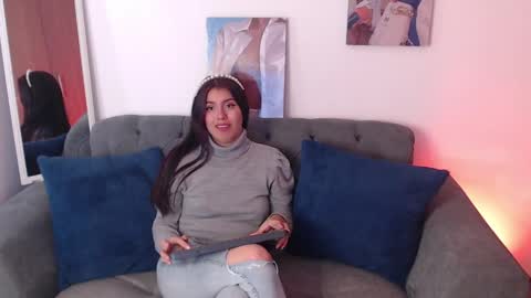 lolaandcamille online show from March 7, 1:51 pm