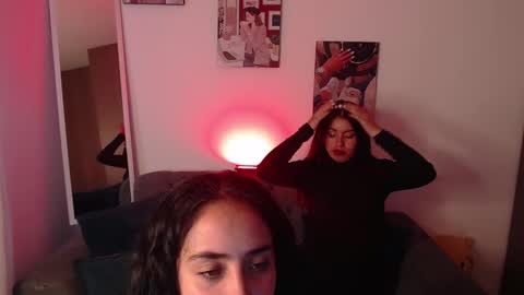 lolaandcamille online show from February 25, 1:53 pm