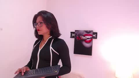 lolaandcamille online show from October 27, 7:08 pm